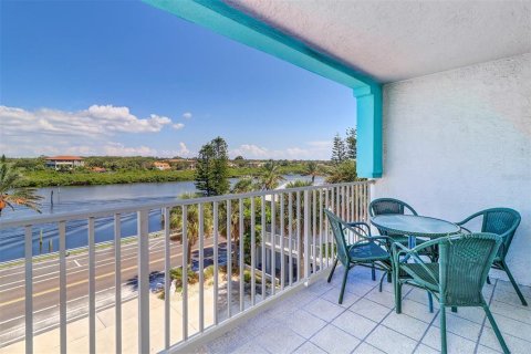 Condo in Indian Rocks Beach, Florida, 2 bedrooms  № 1899691 - photo 25