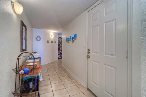 Condo in Indian Rocks Beach, Florida, 2 bedrooms  № 1899691 - photo 23