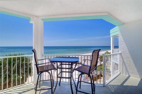 Condo in Indian Rocks Beach, Florida, 2 bedrooms  № 1899691 - photo 1