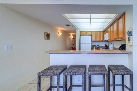 Condo in Indian Rocks Beach, Florida, 2 bedrooms  № 1899691 - photo 13