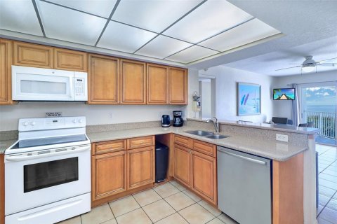 Condo in Indian Rocks Beach, Florida, 2 bedrooms  № 1899691 - photo 15