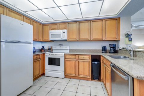 Condo in Indian Rocks Beach, Florida, 2 bedrooms  № 1899691 - photo 14