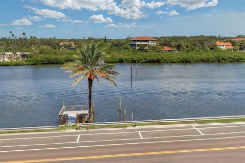 Condo in Indian Rocks Beach, Florida, 2 bedrooms  № 1899691 - photo 26