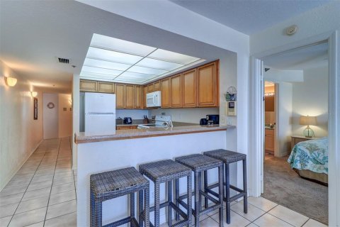 Condo in Indian Rocks Beach, Florida, 2 bedrooms  № 1899691 - photo 16
