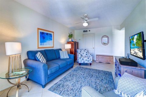 Condo in Indian Rocks Beach, Florida, 2 bedrooms  № 1899691 - photo 27