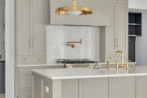 Купить виллу или дом в Сент-Питерсберг, Флорида 7 комнат, 323.95м2, № 1759984 - фото 4