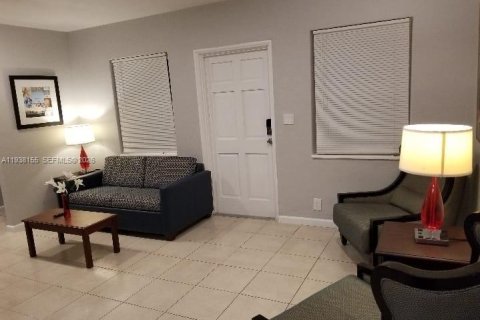 Appartement à louer à Hollywood, Floride: 2 chambres, 159.05 m2 № 1995847 - photo 16