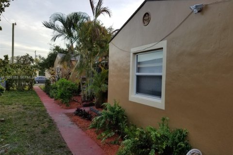 Appartement à louer à Hollywood, Floride: 2 chambres, 159.05 m2 № 1995847 - photo 17