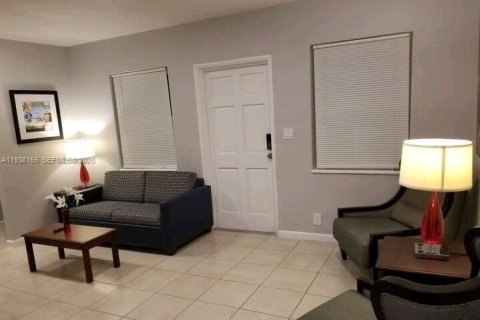 Appartement à louer à Hollywood, Floride: 2 chambres, 159.05 m2 № 1995847 - photo 6