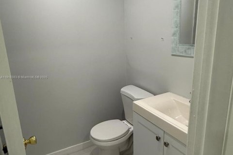 Condo in Davie, Florida, 2 bedrooms  № 1973084 - photo 17