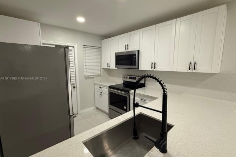 Condo in Davie, Florida, 2 bedrooms  № 1973084 - photo 8