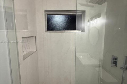 Condo in Davie, Florida, 2 bedrooms  № 1973084 - photo 2