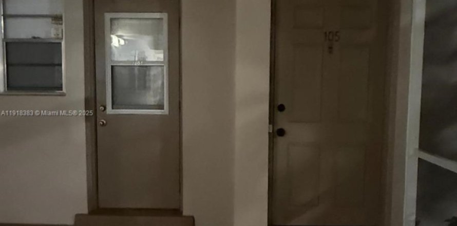 Condo in Davie, Florida, 2 bedrooms  № 1973084