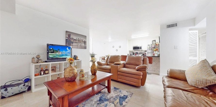 Condominio en Miami, Florida, 2 dormitorios  № 1729413