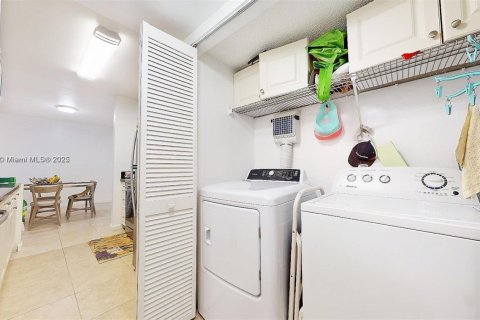 Condominio en venta en Miami, Florida, 2 dormitorios, 99.87 m2 № 1729413 - foto 24