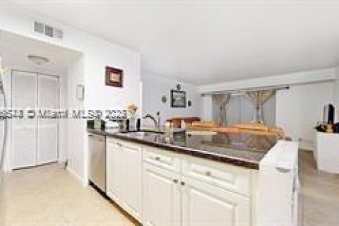 Condominio en venta en Miami, Florida, 2 dormitorios, 99.87 m2 № 1729413 - foto 3