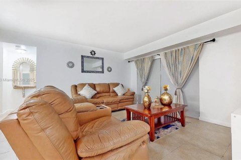 Condominio en venta en Miami, Florida, 2 dormitorios, 99.87 m2 № 1729413 - foto 5