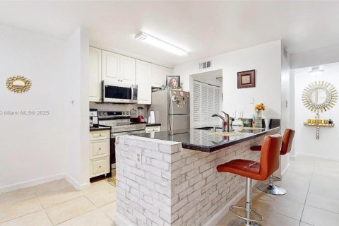 Condominio en venta en Miami, Florida, 2 dormitorios, 99.87 m2 № 1729413 - foto 2