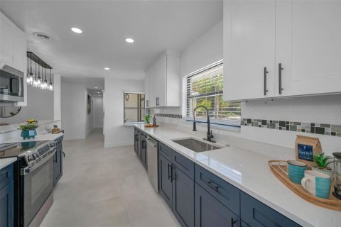 Casa en venta en Palm Harbor, Florida, 4 dormitorios, 212 m2 № 1801944 - foto 13