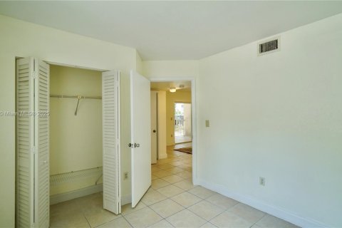 Condominio en venta en Miami, Florida, 3 dormitorios, 91.69 m2 № 1980168 - foto 10