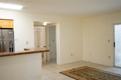 Condominio en venta en Miami, Florida, 3 dormitorios, 91.69 m2 № 1980168 - foto 2