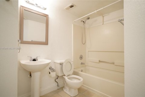 Condominio en venta en Miami, Florida, 3 dormitorios, 91.69 m2 № 1980168 - foto 15