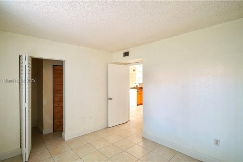 Condominio en venta en Miami, Florida, 3 dormitorios, 91.69 m2 № 1980168 - foto 13