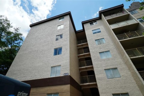 Condominio en venta en Miami, Florida, 3 dormitorios, 91.69 m2 № 1980168 - foto 19