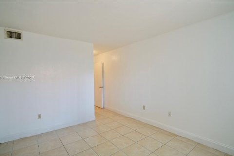 Condominio en venta en Miami, Florida, 3 dormitorios, 91.69 m2 № 1980168 - foto 17