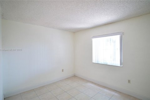 Condominio en venta en Miami, Florida, 3 dormitorios, 91.69 m2 № 1980168 - foto 12