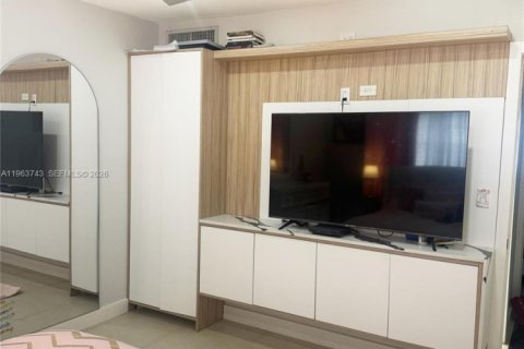 Condominio en venta en Hialeah, Florida, 2 dormitorios, 96.43 m2 № 2025650 - foto 14