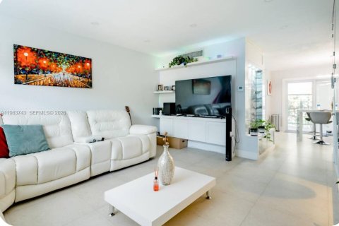 Condominio en venta en Hialeah, Florida, 2 dormitorios, 96.43 m2 № 2025650 - foto 4