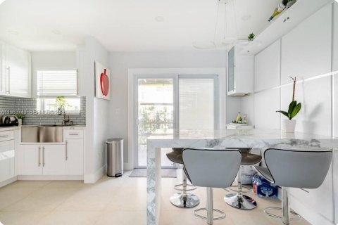 Condominio en venta en Hialeah, Florida, 2 dormitorios, 96.43 m2 № 2025650 - foto 5