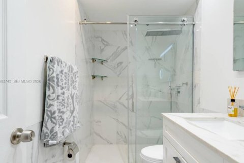 Condominio en venta en Hialeah, Florida, 2 dormitorios, 96.43 m2 № 2025650 - foto 9