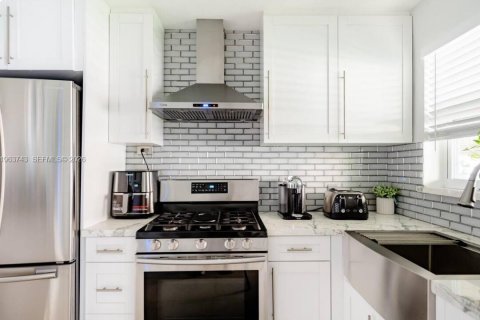 Condominio en venta en Hialeah, Florida, 2 dormitorios, 96.43 m2 № 2025650 - foto 7