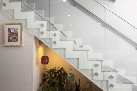 Condominio en venta en Hialeah, Florida, 2 dormitorios, 96.43 m2 № 2025650 - foto 15