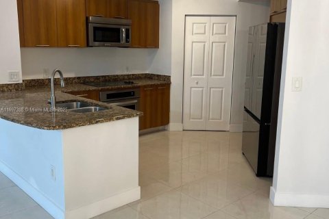 Снять в аренду кондоминиум в Плантация, Флорида 2 спальни, 124.02м2, № 1958404 - фото 2