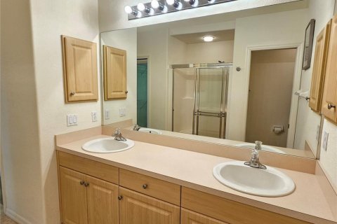 Condo in Venice, Florida, 2 bedrooms  № 2113221 - photo 30