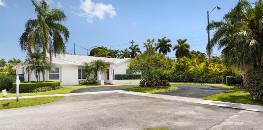 Villa ou maison à Miami, Floride 4 chambres, 247.12 m2 № 1739104