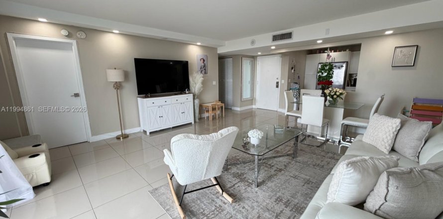 Condo in North Miami, Florida, 2 bedrooms  № 2056461