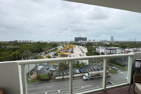Condo in North Miami, Florida, 2 bedrooms  № 2056461 - photo 3