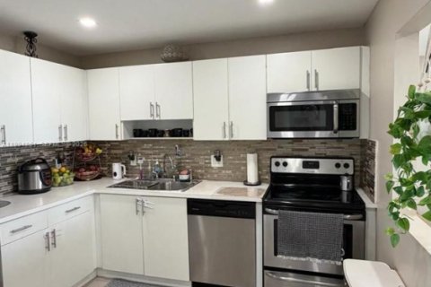 Condo in North Miami, Florida, 2 bedrooms  № 2056461 - photo 16