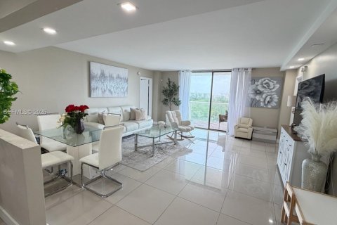 Condo in North Miami, Florida, 2 bedrooms  № 2056461 - photo 12