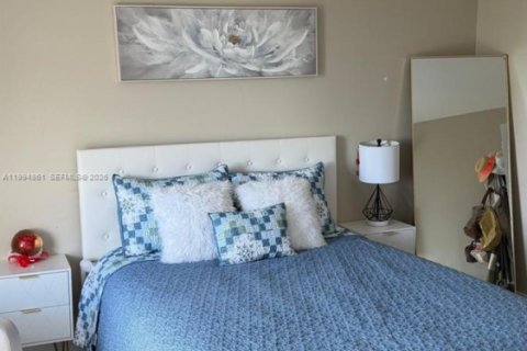 Condo in North Miami, Florida, 2 bedrooms  № 2056461 - photo 6