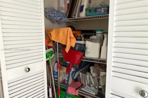 Condo in North Miami, Florida, 2 bedrooms  № 2056461 - photo 19