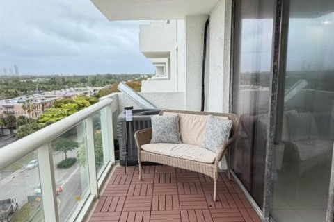 Condo in North Miami, Florida, 2 bedrooms  № 2056461 - photo 5