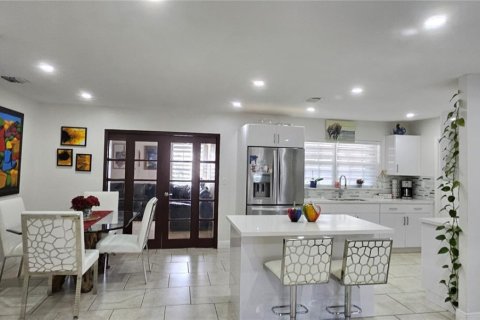 Casa en venta en Miami, Florida, 4 dormitorios, 128.67 m2 № 2029850 - foto 4