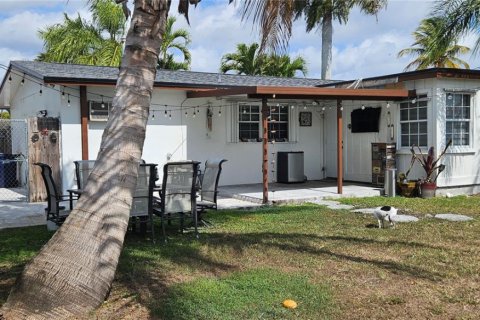 Casa en venta en Miami, Florida, 4 dormitorios, 128.67 m2 № 2029850 - foto 3