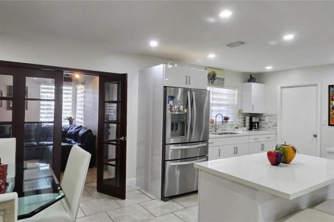 Casa en Miami, Florida 4 dormitorios, 128.67 m2 № 2029850