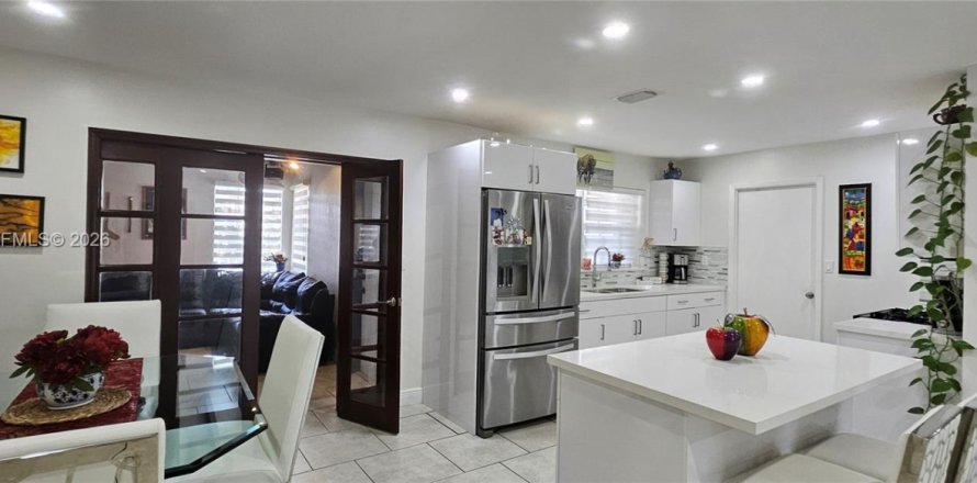 Casa en Miami, Florida 4 dormitorios, 128.67 m2 № 2029850